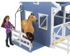 Deluxe Country Stable with Horse & Wash Stall