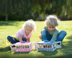 Unicorn Magic Wood Carry Stable with 6 Unicorns