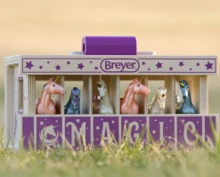 Unicorn Magic Wood Carry Stable with 6 Unicorns